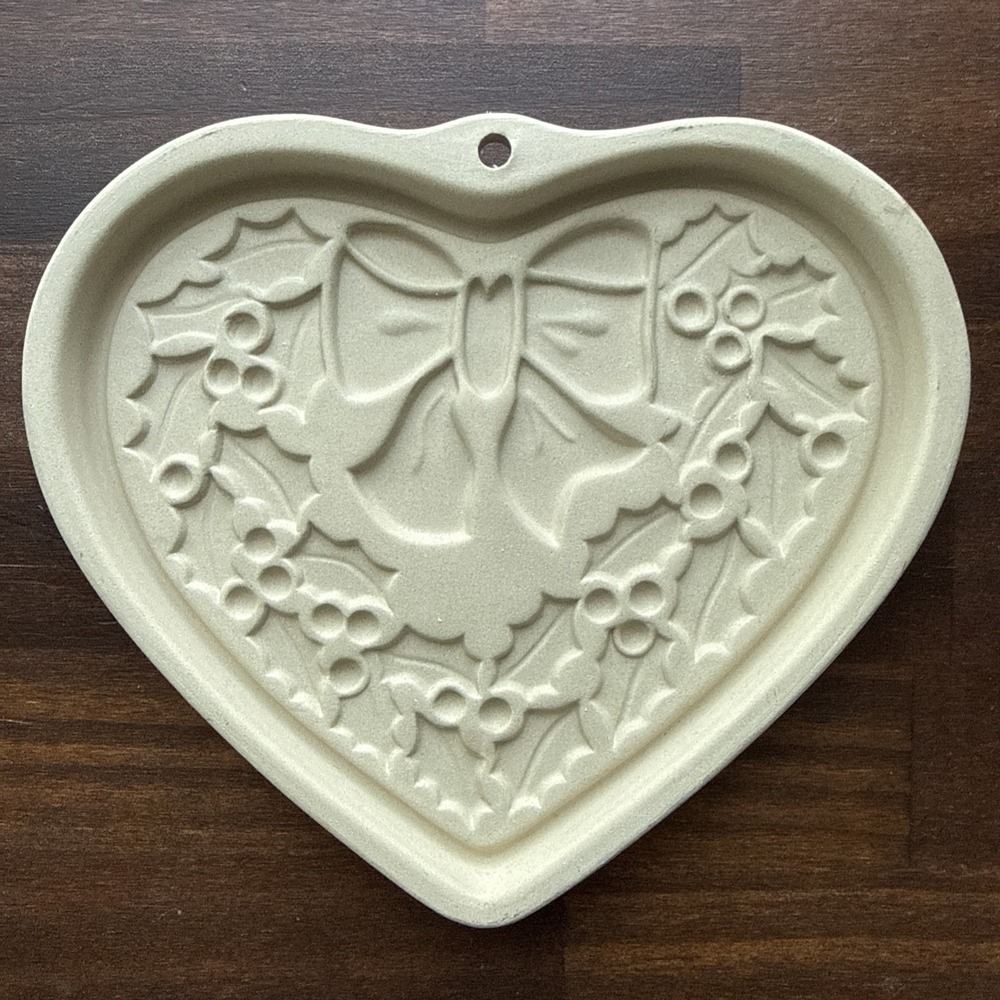 Vintage 2003 Limited Edition Pampered Chef Winter Wreath Heart Cookie Mold